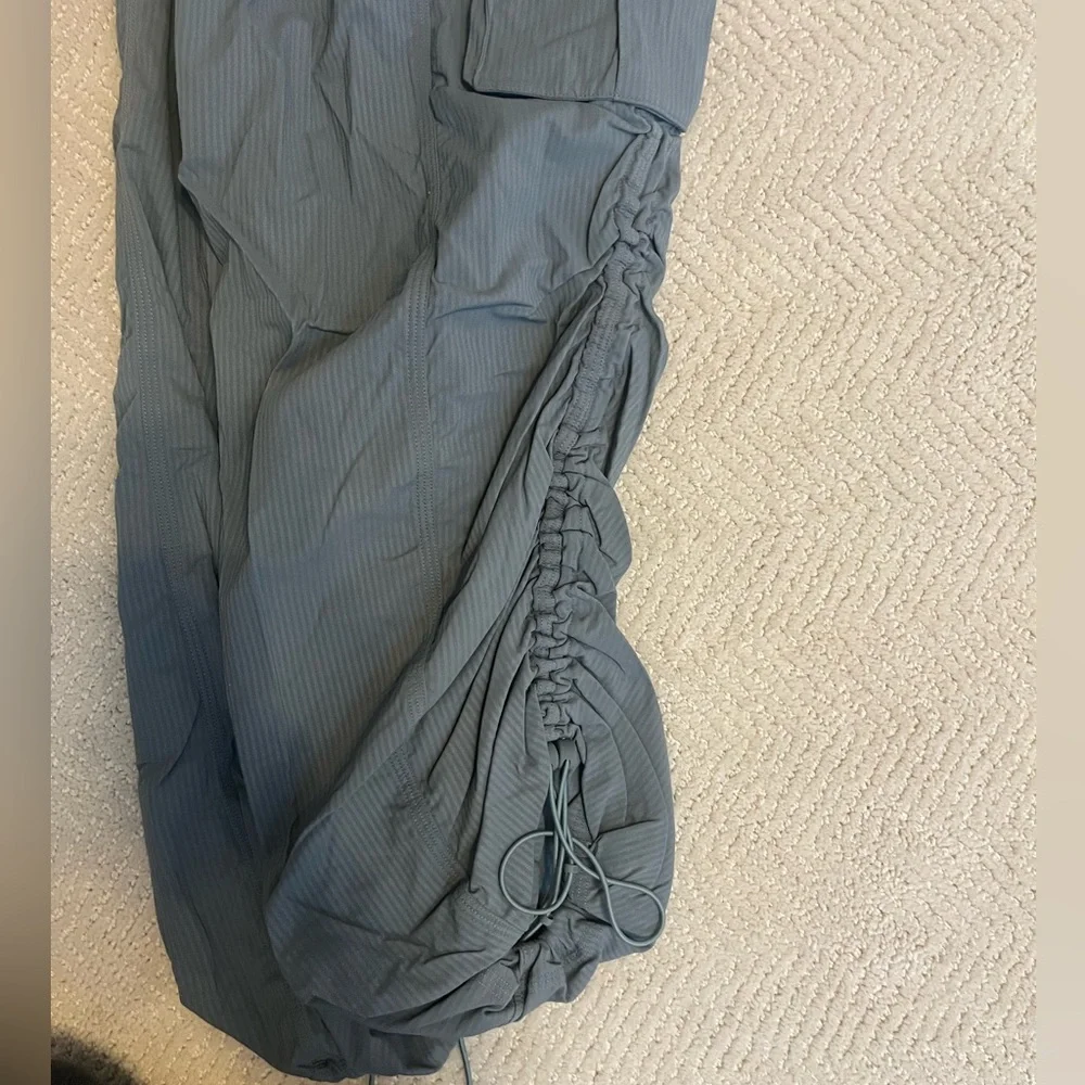 Lululemon Dance Studio Relaxed-Fit Mid-Rise Cargo Pant Green - Picture 6 of 7